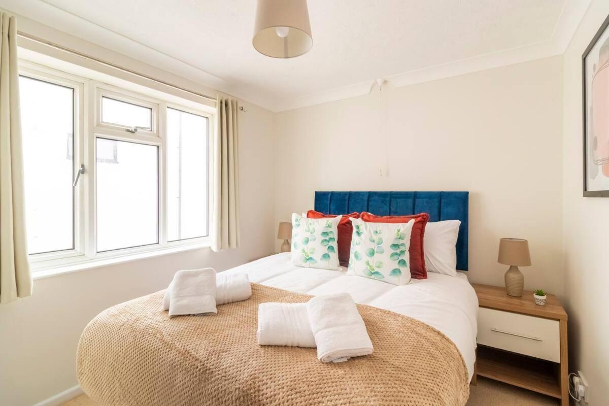 Incredible Sea View 2 Bedroom Beach Apartment 본머스 외부 사진